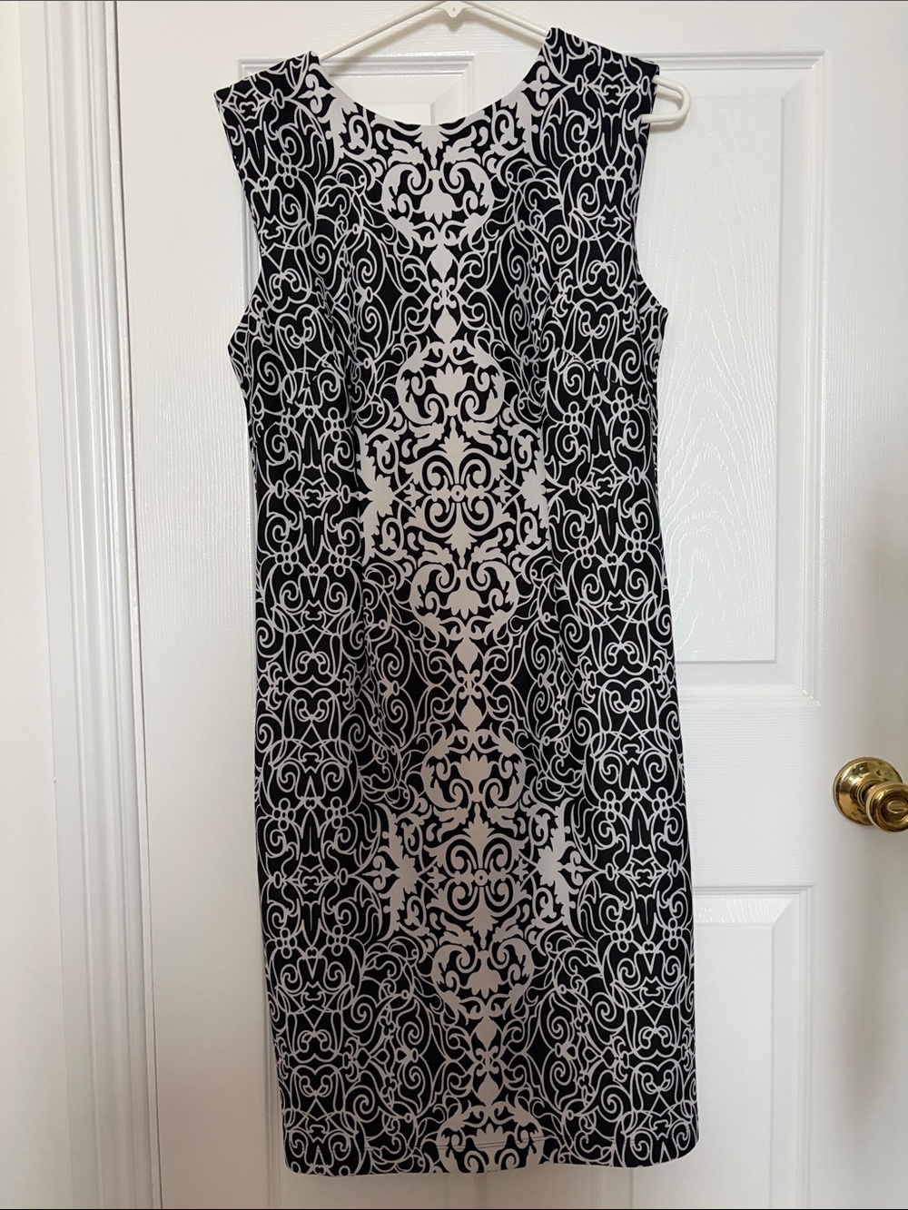 Black & White Sleeveless Sheath Dress